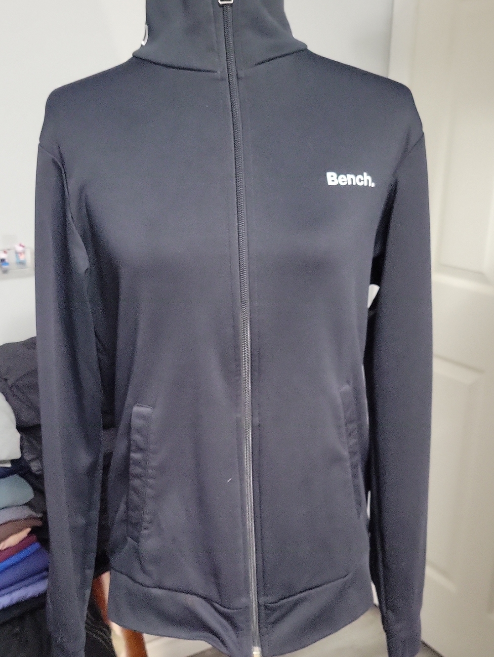 Bench Medium Zip Up With Thumbholes